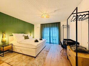1 bedroom, desk, iron/ironing board, free WiFi - Stay & Style- Junglegreen Apartments, completely new (Karlsruhe)