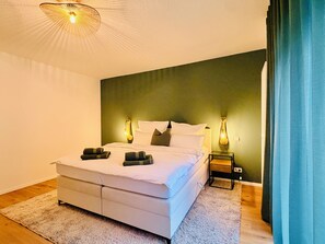 1 bedroom, desk, iron/ironing board, free WiFi - Stay & Style- Junglegreen Apartments, completely new (Karlsruhe)