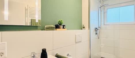 SĂšche-cheveux, serviettes fournies, savon, papier toilette