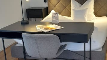 Een strijkplank/strijkijzer, wifi, beddengoed