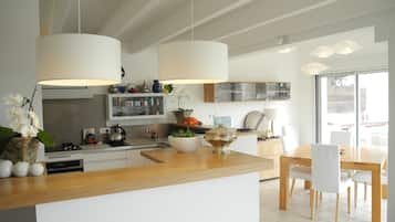 Micro-ondes, four, plaque de cuisson, lave-vaisselle
