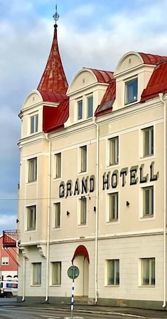 Exterior. Grand Hotell