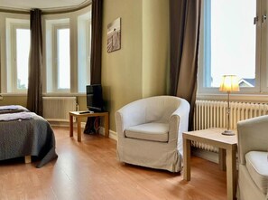 Phòng đôi, quang cảnh thành phố | Khu phòng khách