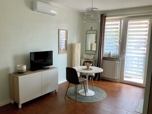 Dining - Quiet Garden Studio near Como (Lurate Caccivio)