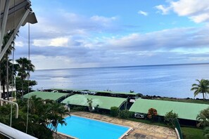 Pool - Apartment Horizon Doré with pool facing the Caribbean Sea (Gourbeyre)