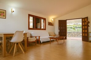 المنشأة من الداخ ل