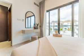 In-room safe, iron/ironing board, free WiFi, bed sheets - Bright Villa with Breathtaking Sea Views, Assistant Room, and Private Pool - Al Dana Island, Fujairah by Deluxe Holiday Homes (Fujairah)