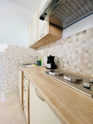Fridge, microwave, stovetop, coffee/tea maker - Vinko in Rovinj - Istrien / Vinko in Rovinj - Appartement für 2-3 Personen AP1 (Rovinj)