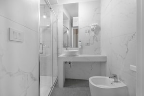 Classic Room | Bathroom - Vittoriana Suites Foresteria (Milan)
