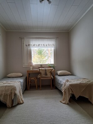 2 bedrooms, iron/ironing board, WiFi, bed sheets