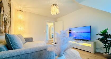 Stay & Style - Sand beige apartment, completely new