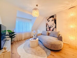 Smart TV - Stay & Style - Sand beige apartment, completely new (Karlsruhe)