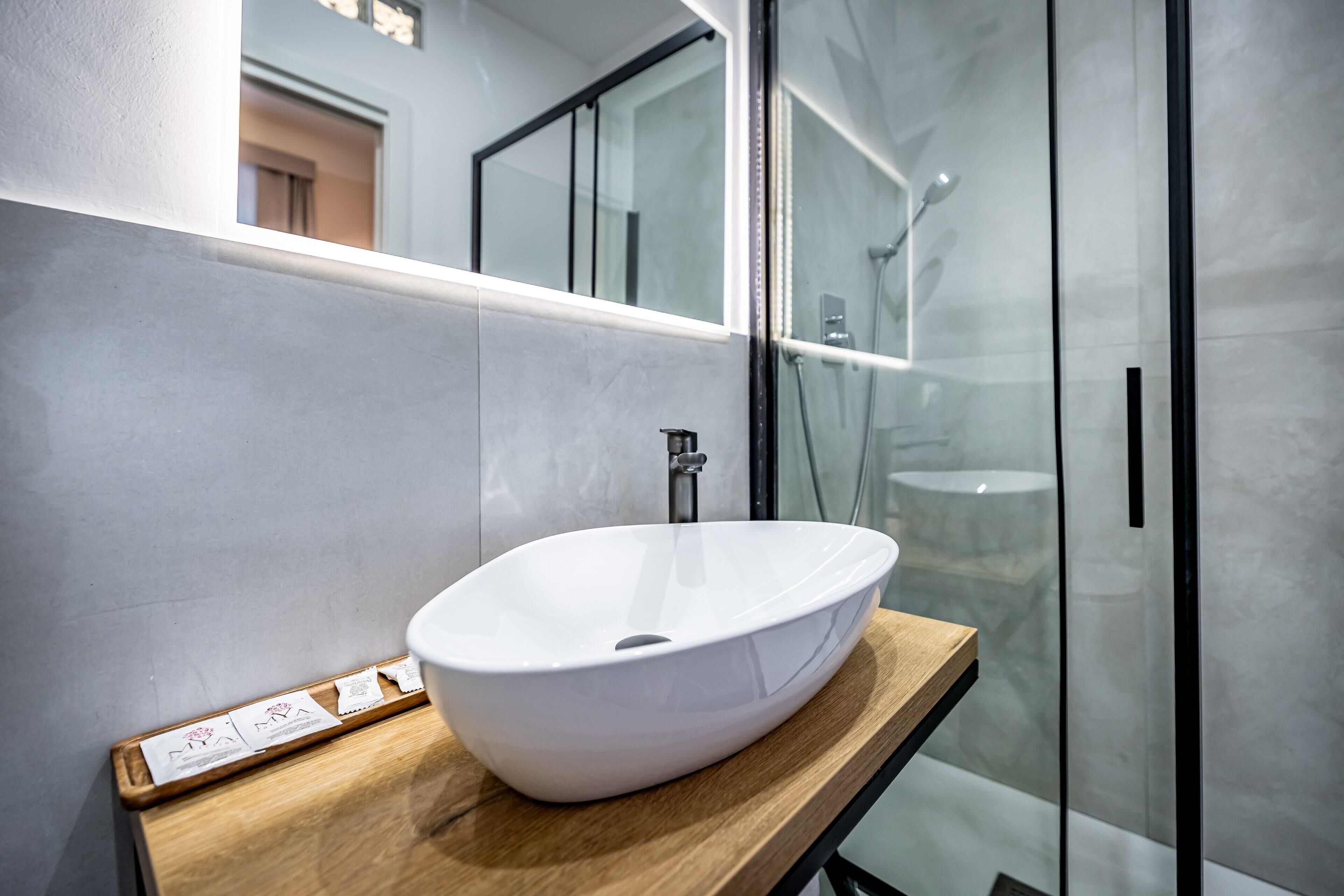 Bathroom | Shower, free toiletries, hair dryer, bidet
