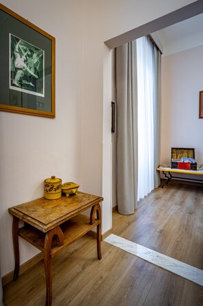 Superior Studio Suite, City View | Interior