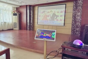 Unclassified image, 2 of 93, button - Junyi Nanshan Hotel, Luotian (Luotian County)