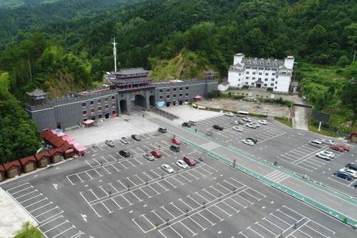 Junyi Nanshan Hotel, Luotian