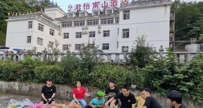 Junyi Nanshan Hotel, Luotian