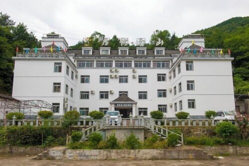 Junyi Nanshan Hotel, Luotian