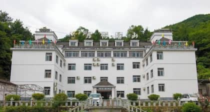 Junyi Nanshan Hotel, Luotian