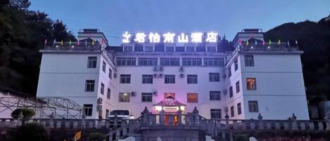 A multi-story building with a sign indicating it is a hotel.