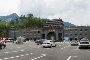 Exterior - Junyi Nanshan Hotel, Luotian (Luotian County)