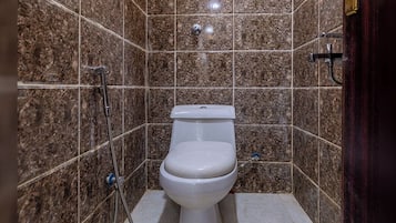 Articles de toilette gratuits, sèche-cheveux, serviettes fournies, savon