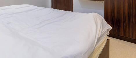 Iron/ironing board, free WiFi