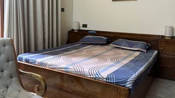 5 chambres, fer et planche à repasser, Wi-Fi, draps fournis