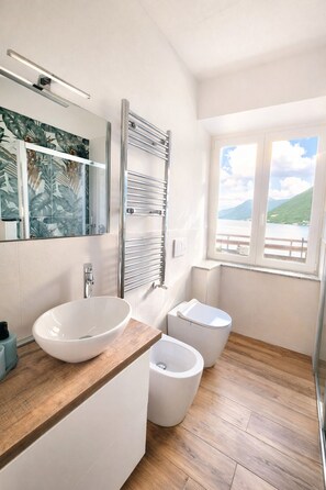 Hair dryer, bidet, towels, soap - Como Lake View Enjoy&Realx (Brienno)