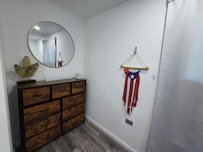 Interior - The Palms Container House (San Antonio)