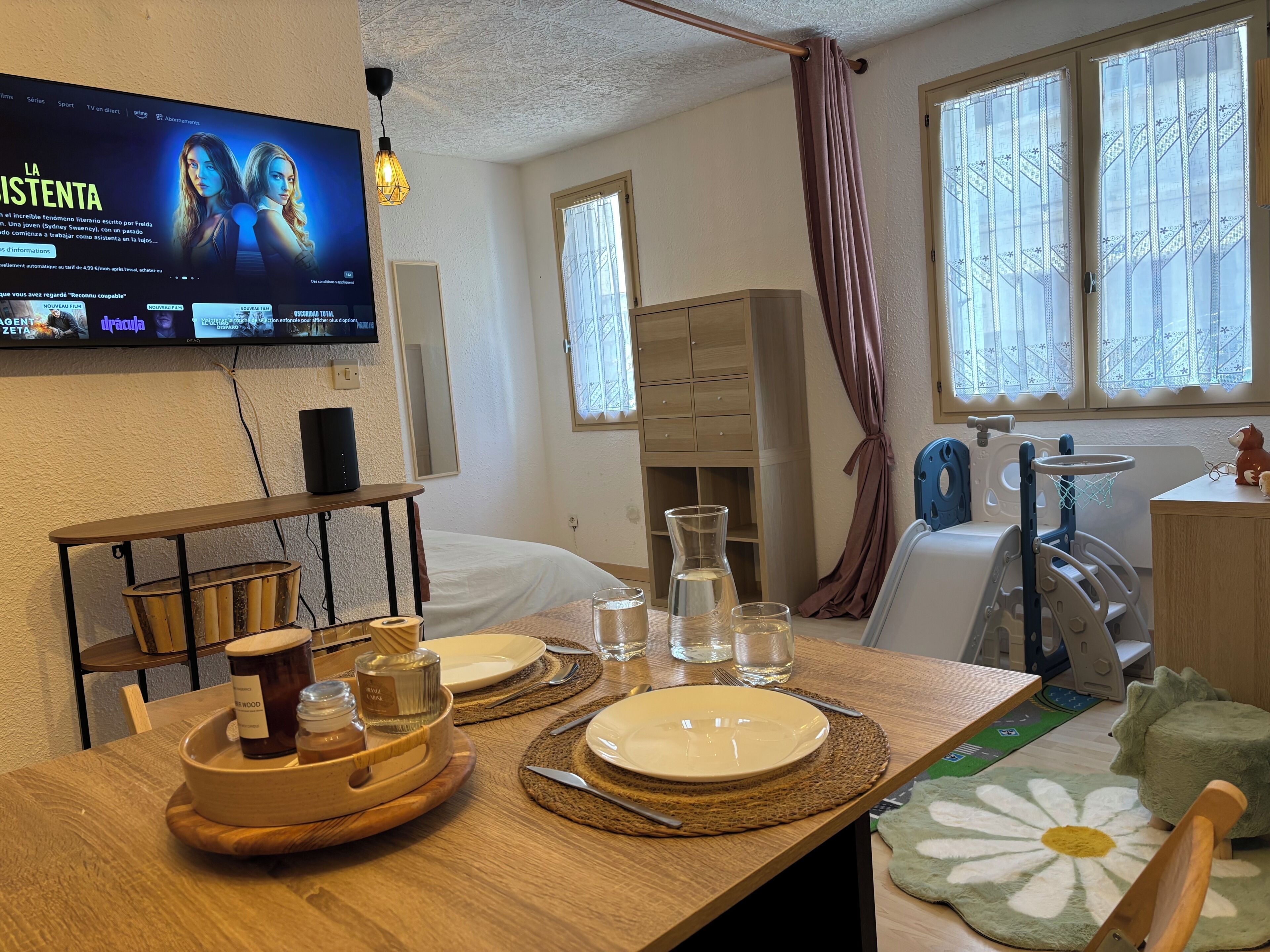 1 bedroom, bed sheets