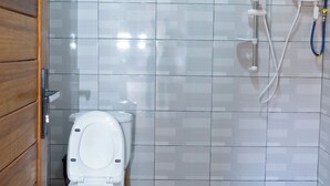 Hausschuhe, Handtücher, Seife, Shampoo