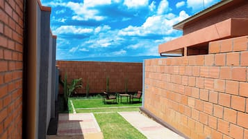 Phòng đôi Deluxe, quang cảnh sân vườn | Hiên