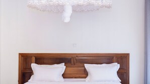 Deluxe-Doppelzimmer, Blick auf den Innenhof | Schreibtisch, kostenloses WLAN