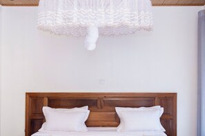 Deluxe Double Room, Courtyard View | Desk, free WiFi