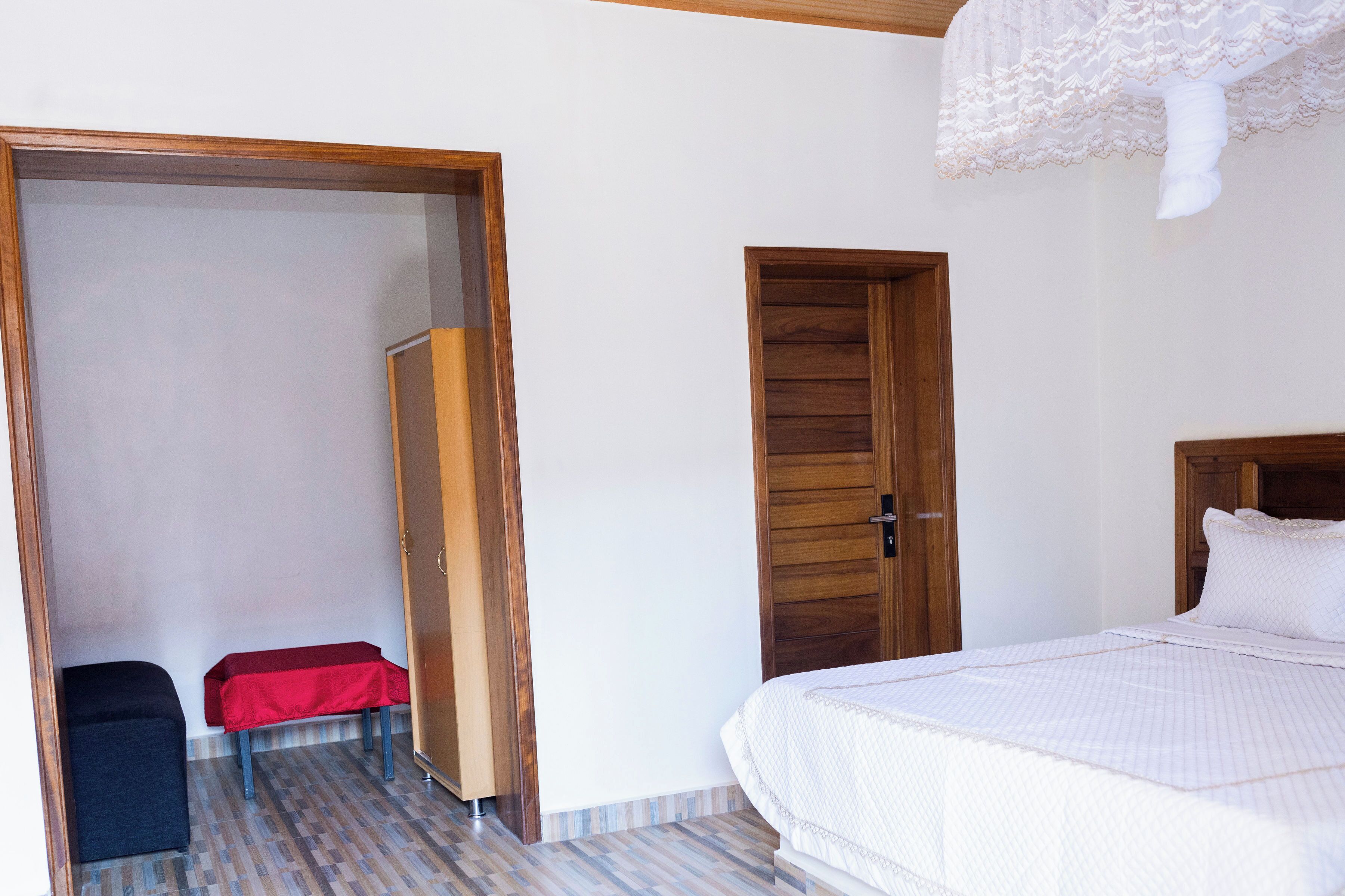 Deluxe Suite, Garden View | Desk, free WiFi