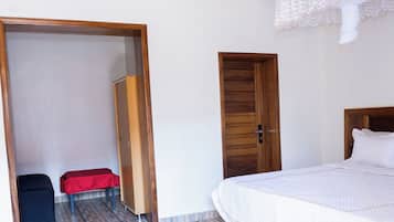 Deluxe Suite, Garden View | Desk, free WiFi