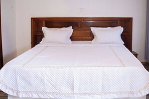 Desk, free WiFi - Bird of paradise motel (Kigali)