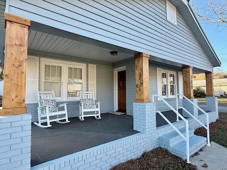 Exterior. Robin's Nest- Historic Downtown Oxford- 2BR/1BA