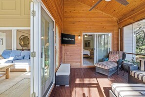 Terrace/patio - Vacation Paradise - Private Pool, Fire Pit & BBQ (Hilton Head Island)