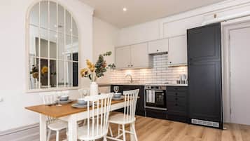 Fridge, oven, stovetop, toaster