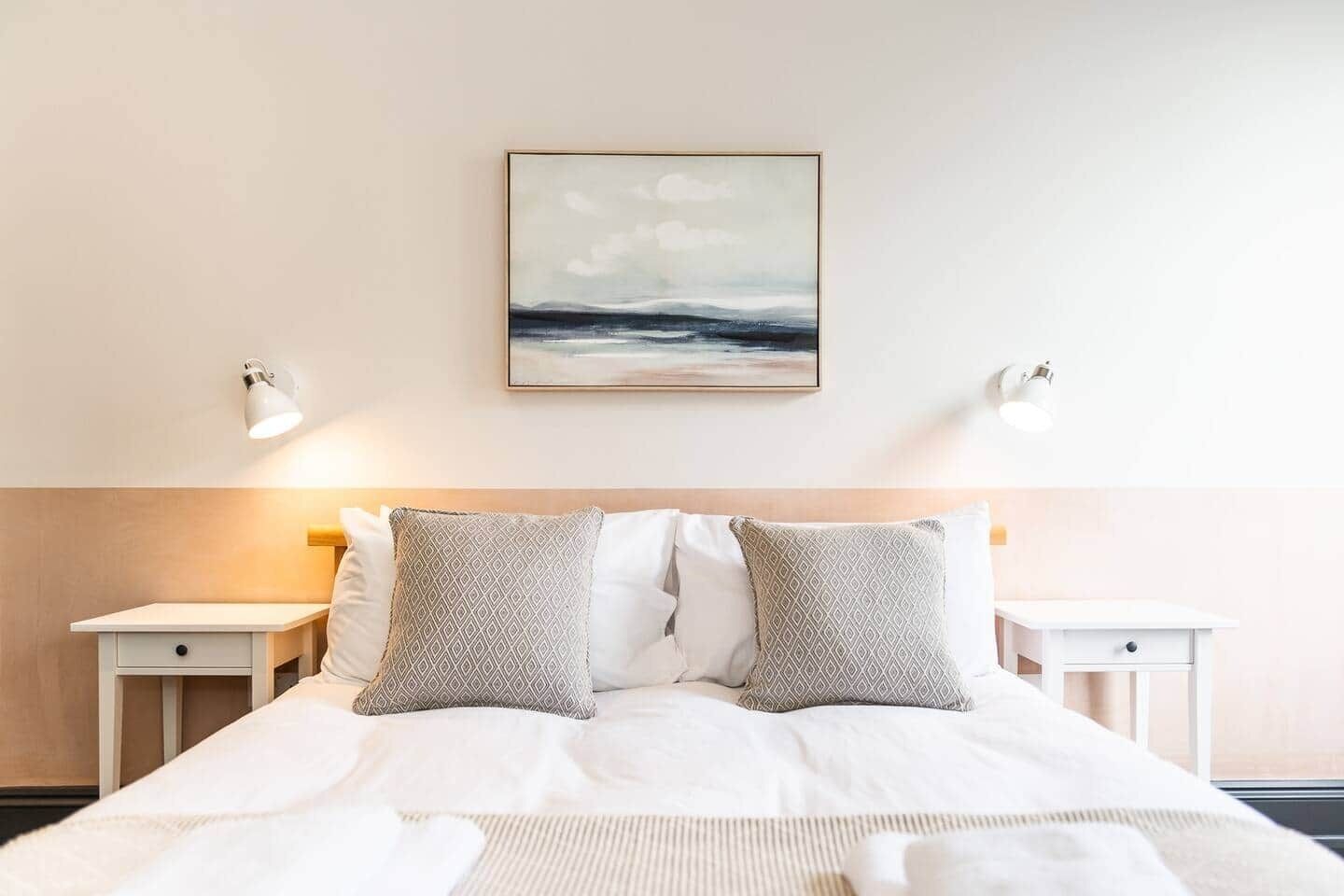 Iron/ironing board, WiFi, bed sheets