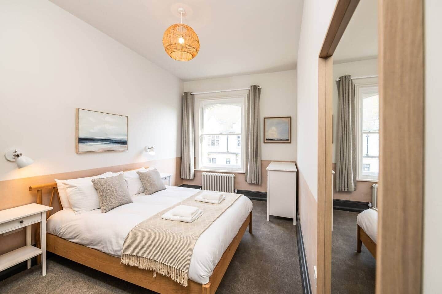 2 chambres, fer et planche à repasser, Wi-Fi, draps fournis
