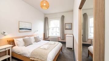 2 chambres, fer et planche à repasser, Wi-Fi, draps fournis