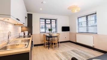 Fridge, oven, stovetop, toaster