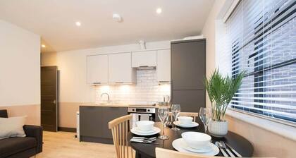 Modern 1 Bed Apartment in Central Salisbury