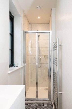 Hair dryer - Modern 1 Bed Apartment in Central Salisbury (Salisbury)