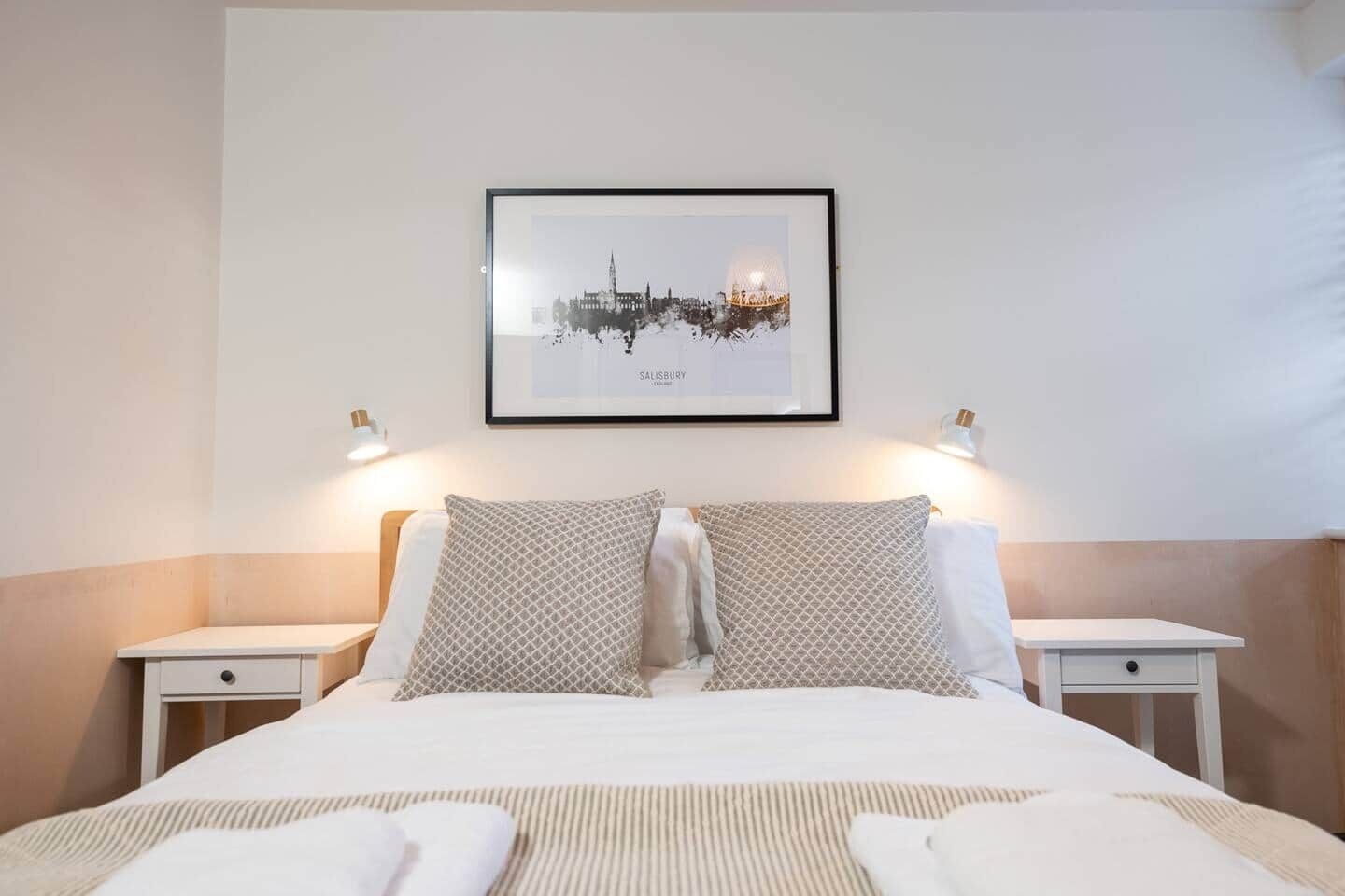 Iron/ironing board, WiFi, bed sheets