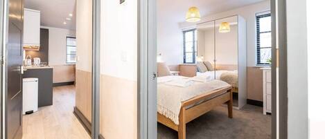 Iron/ironing board, WiFi, bed sheets