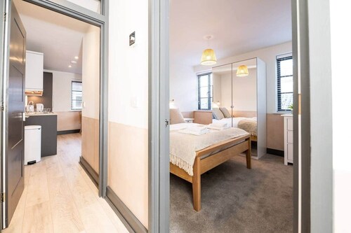 Stylish 1 Bed Apartment in Central Salisbury